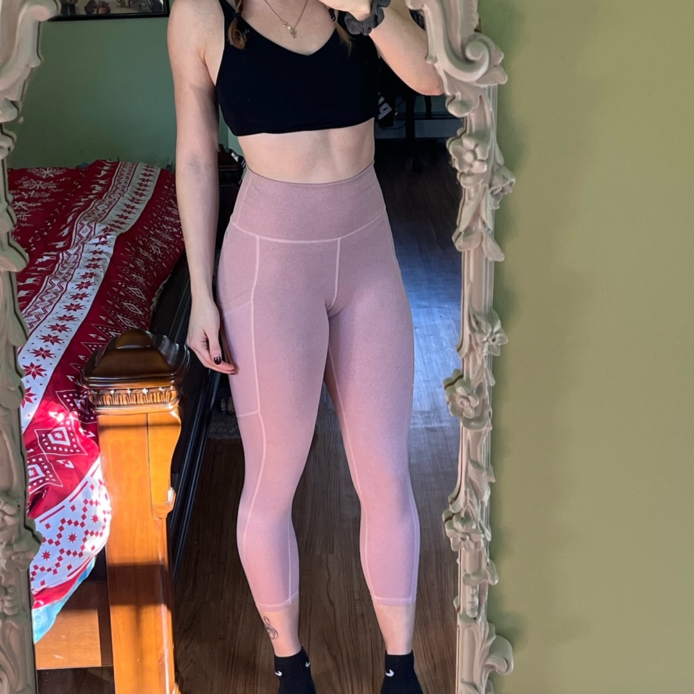 Fabletics High Waisted Capri Pocket Leggings